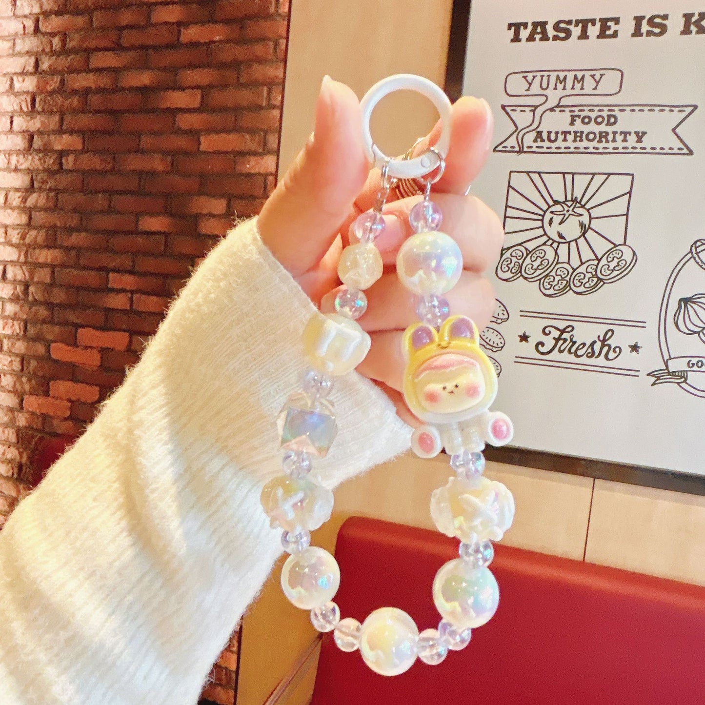 【ストラップ】リリス・蝶々（アクリル・レジンビーズ・二重構造のビーズ・レンジDIY)